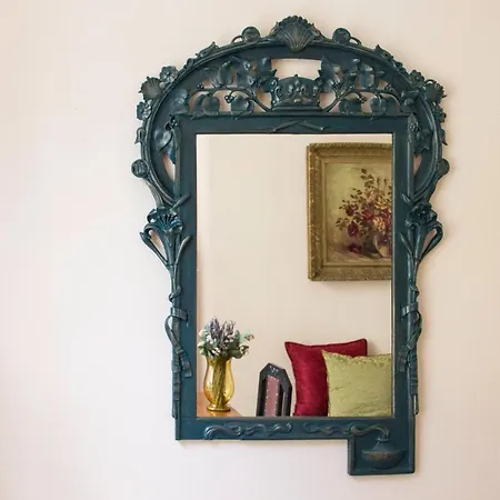 Daire Castle Vintage